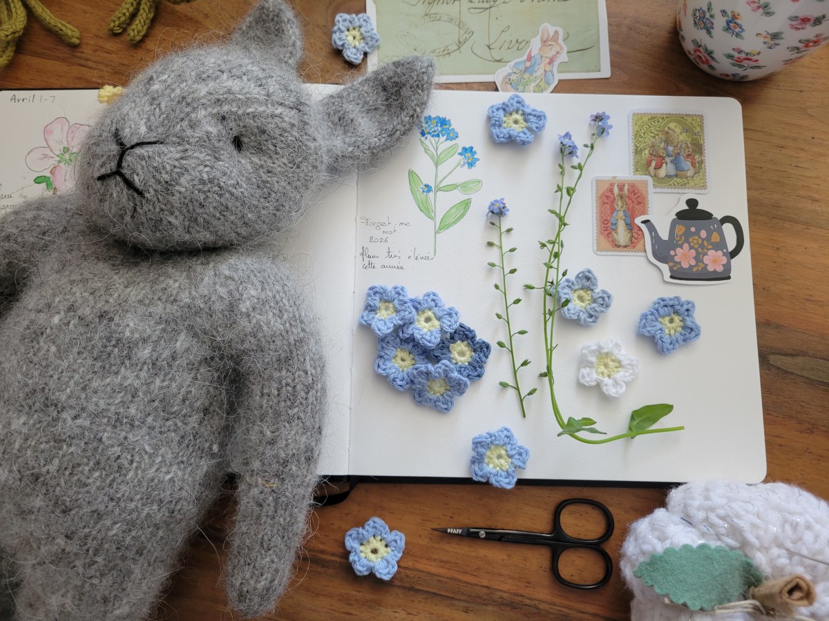 La marmite de fleurs et le lapin&nbsp;feutré